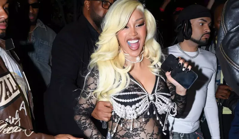 Kardi Binin hamiləlik tərzi!