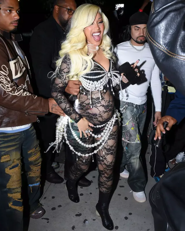 Kardi Binin hamiləlik tərzi!