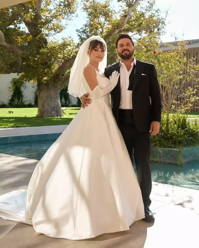 Məşhur aktrisanın Yunanıstanda toyu oldu