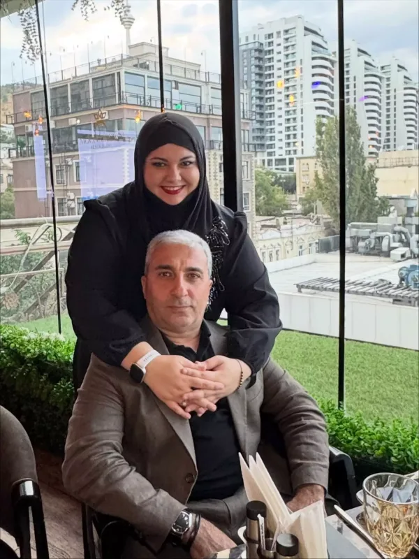 Rafael İsgəndərov qızı ilə...