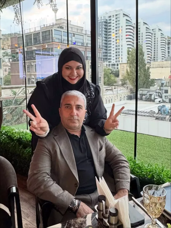 Rafael İsgəndərov qızı ilə...