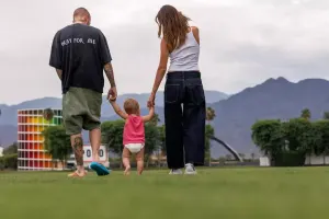 Castinlə Heylinin ailə gəzintisi