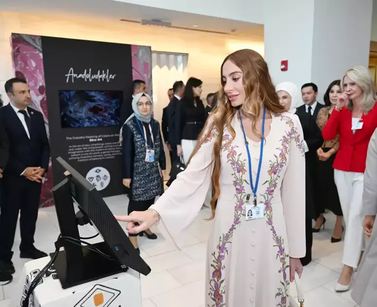 Leyla və Arzu Əliyevalar Nyu-Yorkda sərgidə - Fotolar