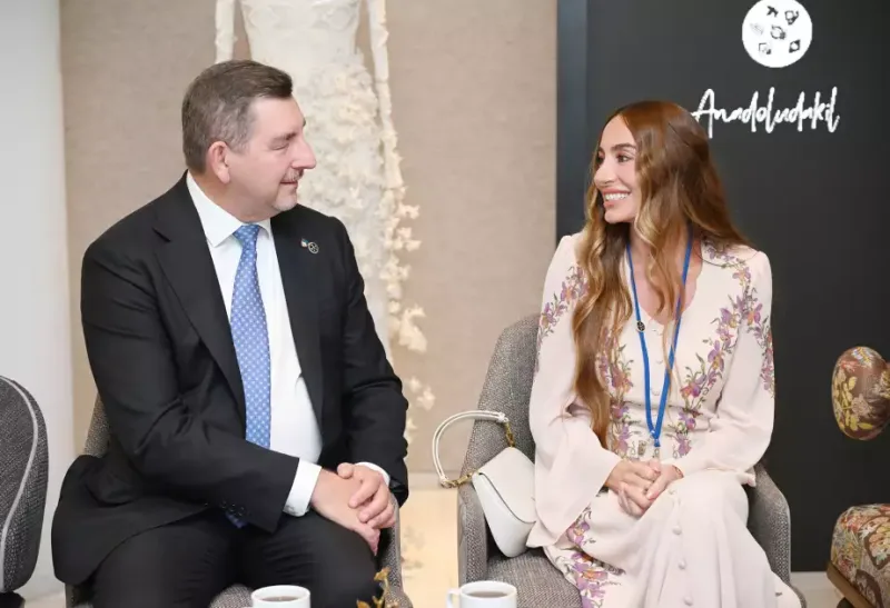 Leyla və Arzu Əliyevalar Nyu-Yorkda sərgidə - Fotolar