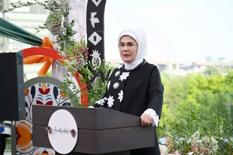 Leyla və Arzu Əliyevalar Nyu-Yorkda sərgidə - Fotolar