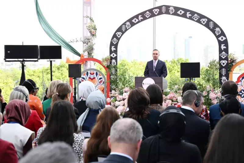 Leyla və Arzu Əliyevalar Nyu-Yorkda sərgidə - Fotolar