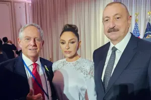 Prezidentlə xanımı rəsmi qəbulda - Fotolar