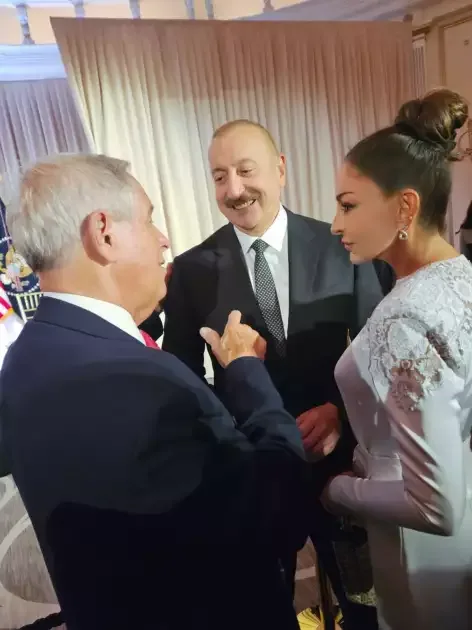 Prezidentlə xanımı rəsmi qəbulda - Fotolar