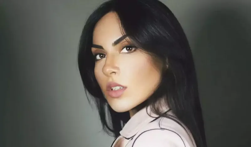 Aiseldən bir neçə gün öncə vəfat edən anası ilə paylaşım