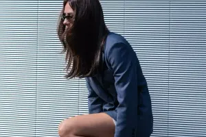 Yasemin qısa libası ilə diqqət çəkdi