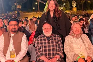 Dilarə Əliyeva Nəsiminin qohumları ilə bir arada