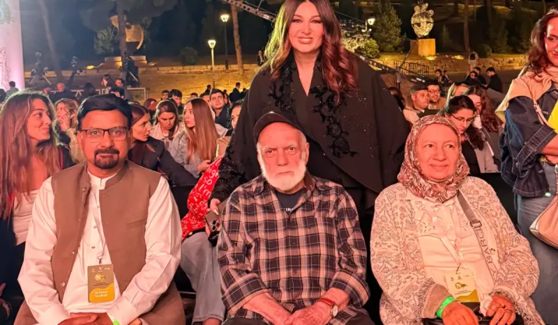 Dilarə Əliyeva Nəsiminin qohumları ilə bir arada