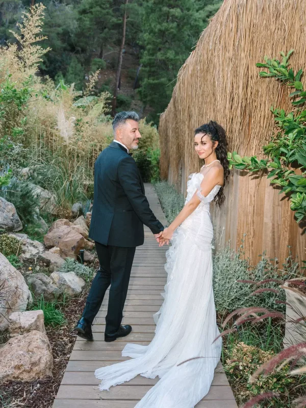 Tolqa Akış evləndi