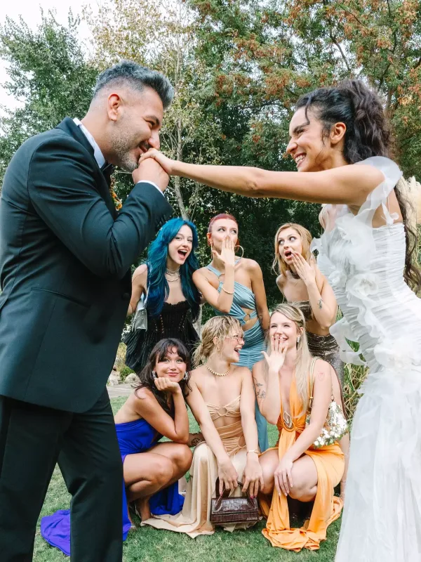 Tolqa Akış evləndi