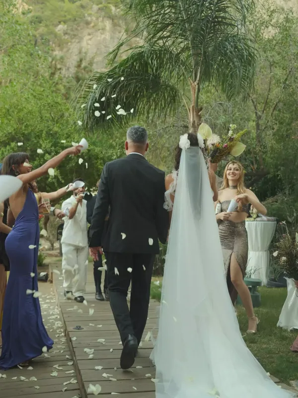 Tolqa Akış evləndi