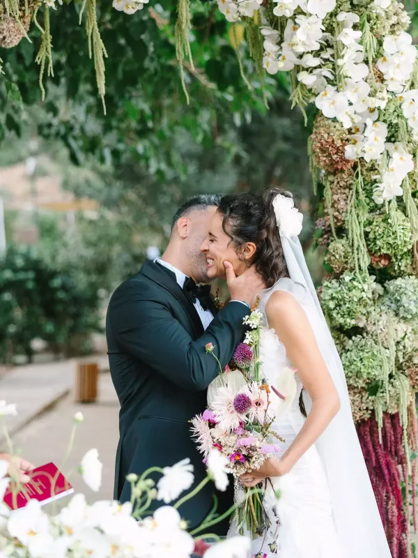 Tolqa Akış evləndi