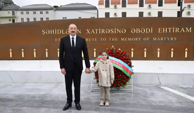 Prezidentin əlindən tutduğu qız Nilaydır... - Fotolar