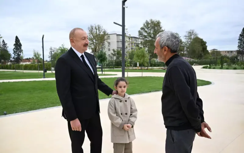 Prezidentin əlindən tutduğu qız Nilaydır... - Fotolar