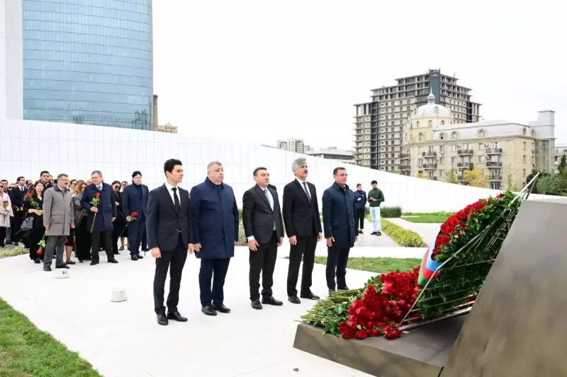 Mədəniyyət Nazirliyinin kollektivi şəhidlərin xatirəsini yad edib