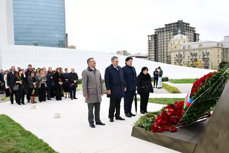 Mədəniyyət Nazirliyinin kollektivi şəhidlərin xatirəsini yad edib