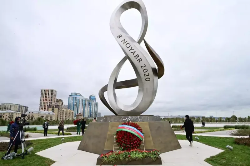 Mədəniyyət Nazirliyinin kollektivi şəhidlərin xatirəsini yad edib