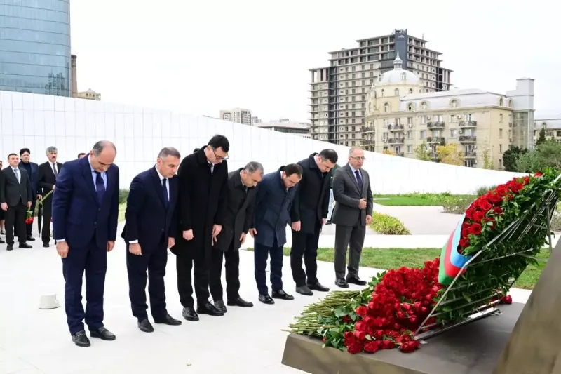 Mədəniyyət Nazirliyinin kollektivi şəhidlərin xatirəsini yad edib