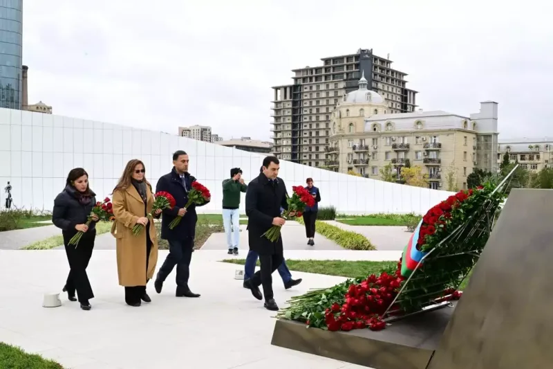Mədəniyyət Nazirliyinin kollektivi şəhidlərin xatirəsini yad edib