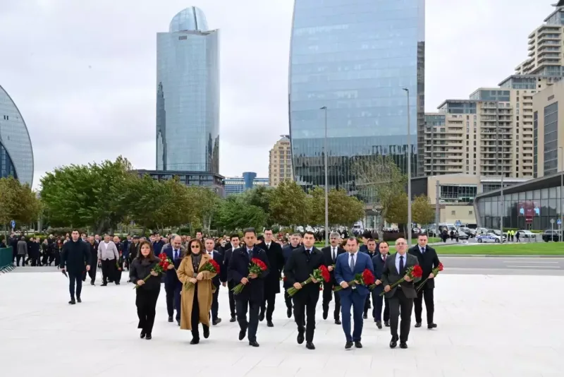 Mədəniyyət Nazirliyinin kollektivi şəhidlərin xatirəsini yad edib