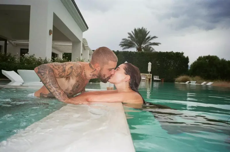 İkisi də Selenaya eyni sözü yazdı