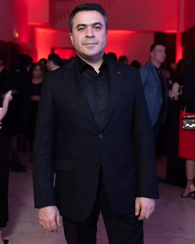 Qəfil yerə yıxılıb, yarım saata yaxın ürək masajı ediblər...