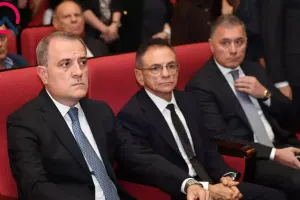 Rəsmilər vida mərasimində