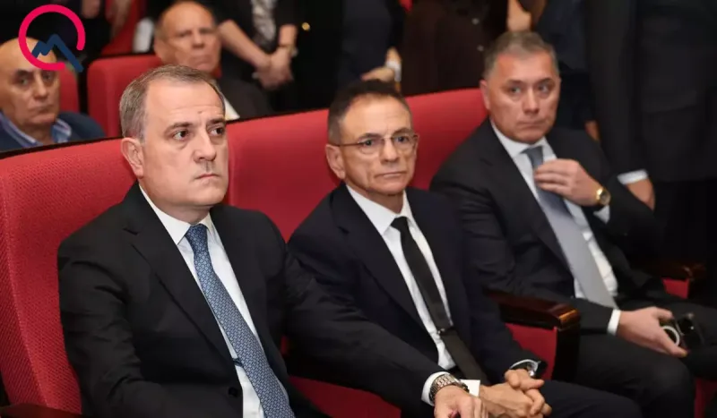 Rəsmilər vida mərasimində