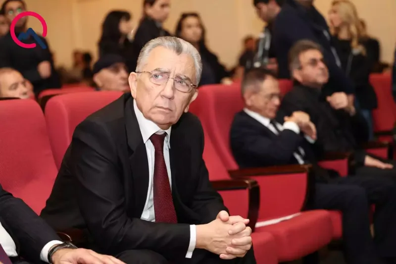 Rəsmilər vida mərasimində