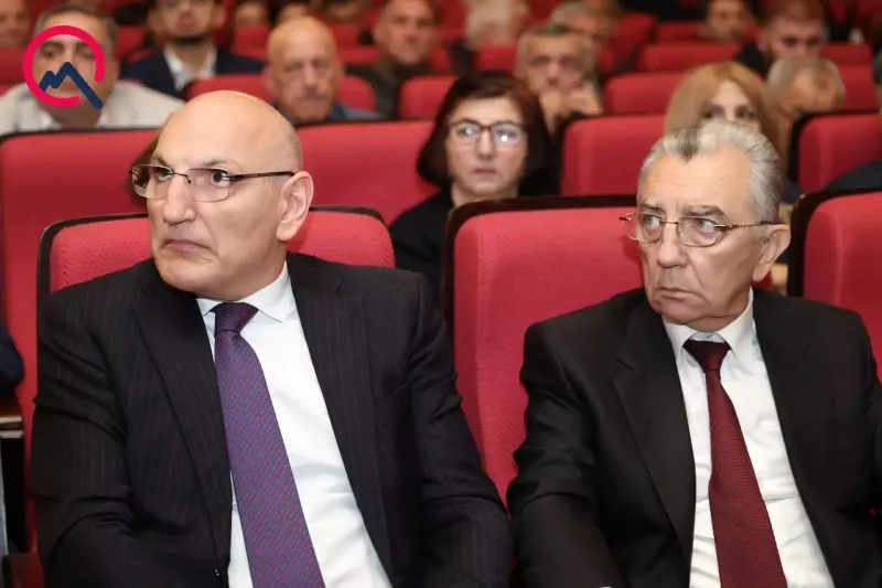 Rəsmilər vida mərasimində