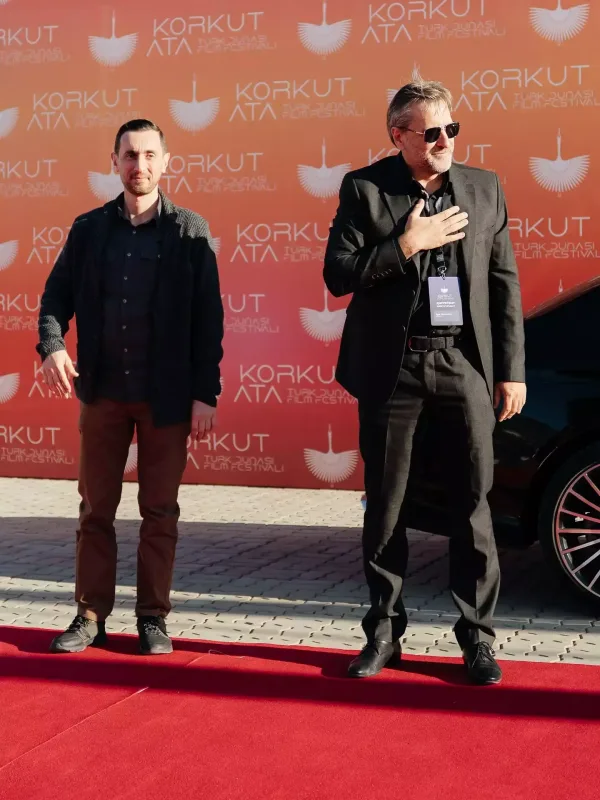 Nümayəndə heyətimiz qırmızı xalıda!