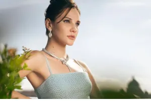 Alina həkim obrazında