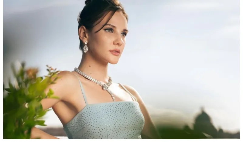 Alina həkim obrazında