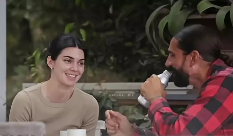 Kendall Cenner evli sevgilisi ilə görüntüləndi