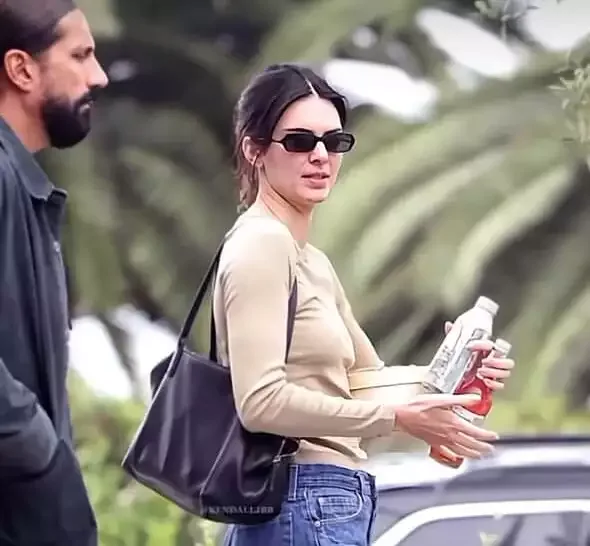 Kendall Cenner evli sevgilisi ilə görüntüləndi