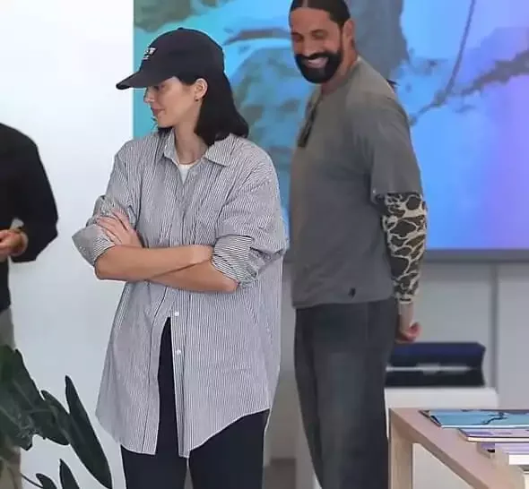 Kendall Cenner evli sevgilisi ilə görüntüləndi