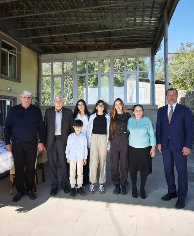 Arzu Əliyeva şamaxılı ailənin qonağı oldu - Fotolar