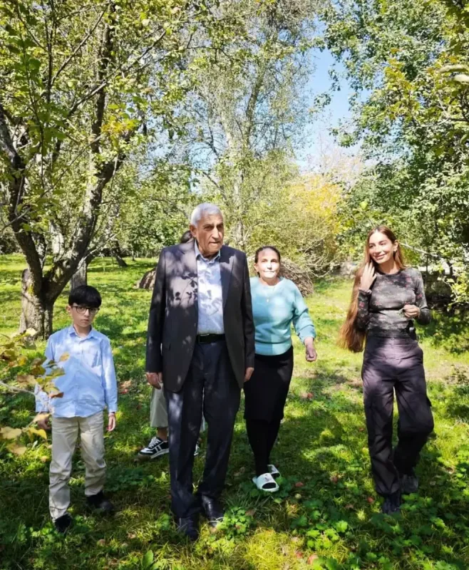Arzu Əliyeva şamaxılı ailənin qonağı oldu - Fotolar