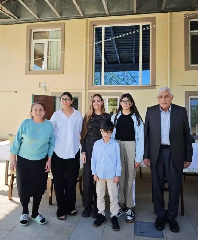 Arzu Əliyeva şamaxılı ailənin qonağı oldu - Fotolar