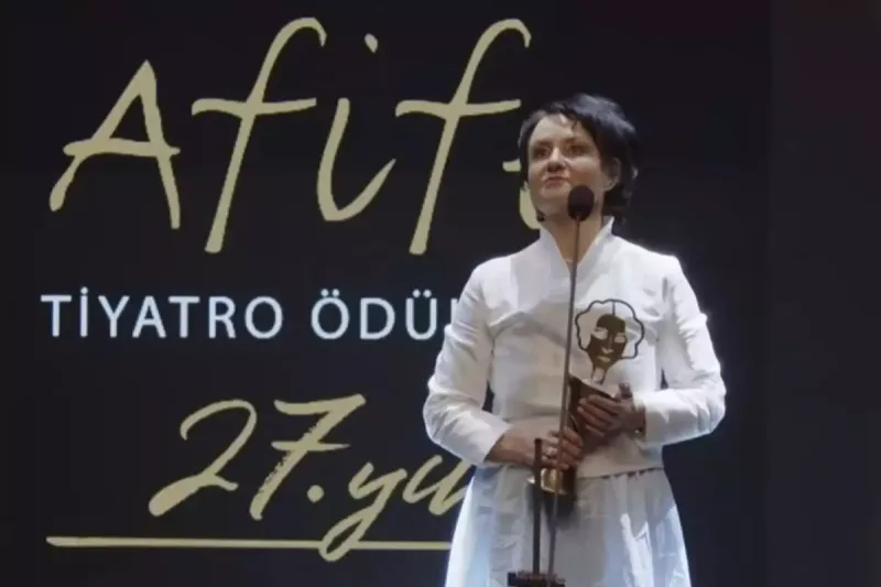 Aktrisanı Tamer Karadağlıya görə fitə basdılar