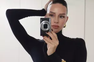 Bir ay əvvəl boşanan aktrisa yeni eşqə başladı?