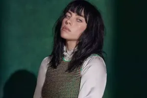 Billi Ayliş hücuma məruz qalıb