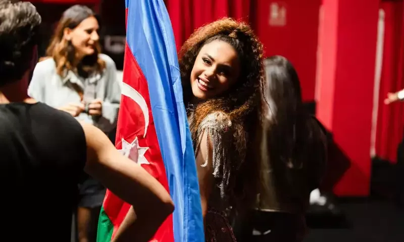Efendinin jüri olduğu müsabiqədə halı pisləşdi - Video