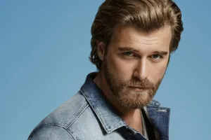 Kıvanç Tatlıtuğdan modelimizə jest