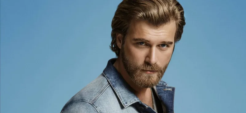 Kıvanç Tatlıtuğdan modelimizə jest
