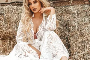 Roza Zərgərli Türkiyə gözəlini klipinə çəkdi